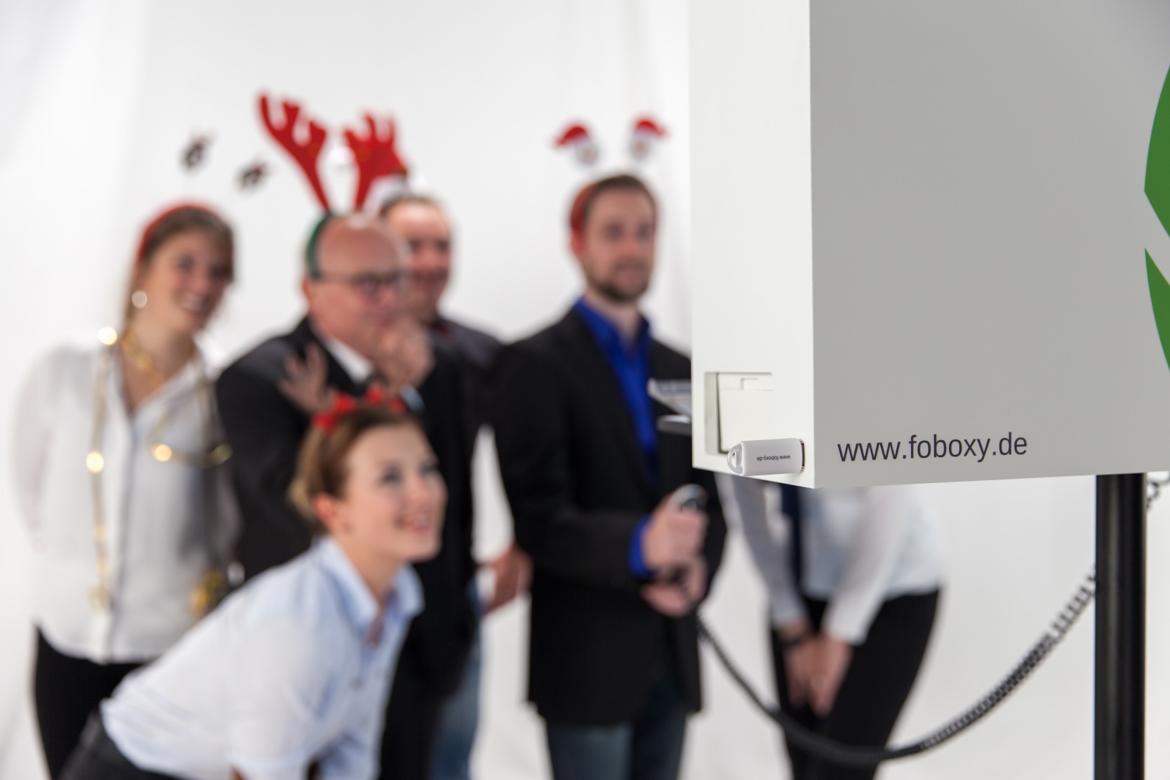 Feiern vor der foboxy Fotobox (Die Bildrechte liegen bei dem Verfasser der Mitteilung.) Feiern vor der foboxy Fotobox (Die Bildrechte liegen bei dem Verfasser der Mitteilung.)