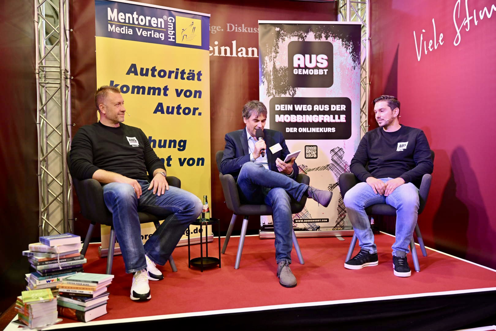 Volker Pietzsch (Mitte) mit Marcell Engel (links) und Martin Zovak a. d. Frankfurter Buchmesse 2022 (Die Bildrechte liegen bei dem Verfasser der Mitteilung.)