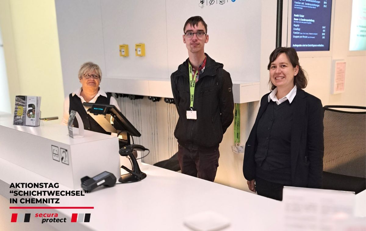 secura protect Mitarbeiterinnen mit SFZ-Praktikant im smac Chemnitz  (© secura protect)