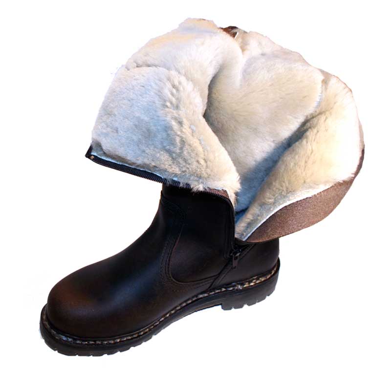 Zwiegenähte Stiefel mit Lammfellfutter (Die Bildrechte liegen bei dem Verfasser der Mitteilung.) Zwiegenähte Stiefel mit Lammfellfutter (Die Bildrechte liegen bei dem Verfasser der Mitteilung.)
