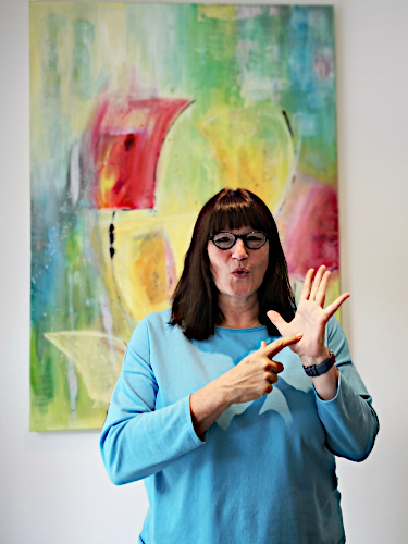 Brigitte Mayer, Stimmtrainerin und Rundfunksprecherin (Die Bildrechte liegen bei dem Verfasser der Mitteilung.) Brigitte Mayer, Stimmtrainerin und Rundfunksprecherin (Die Bildrechte liegen bei dem Verfasser der Mitteilung.)