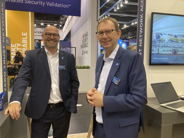 Christian Bücker, macmon secure (links), Patrick Deruytter, Belden Inc., ziehen ein positives Fazit (Die Bildrechte liegen bei dem Verfasser der Mitteilung.) Christian Bücker, macmon secure (links), Patrick Deruytter, Belden Inc., ziehen ein positives Fazit (Die Bildrechte liegen bei dem Verfasser der Mitteilung.)