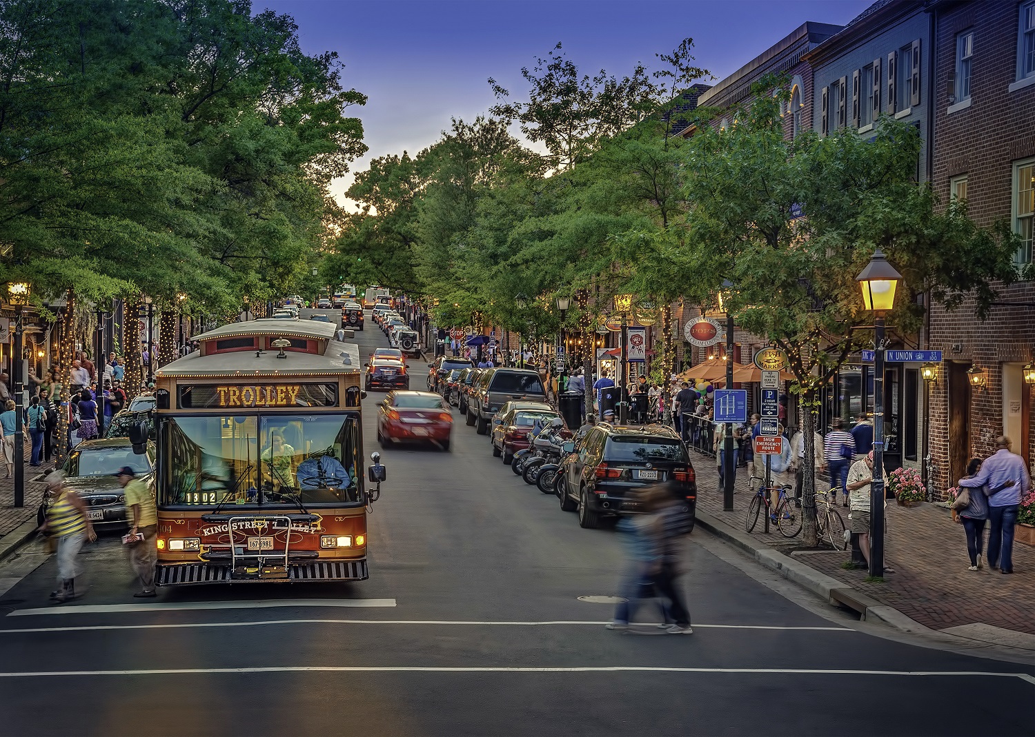 Alexandria in Virginia, hier die King Street, soll zu den schönsten Kleinstädten der USA gehören. (Bildquelle: R Kennedy for ACVA)