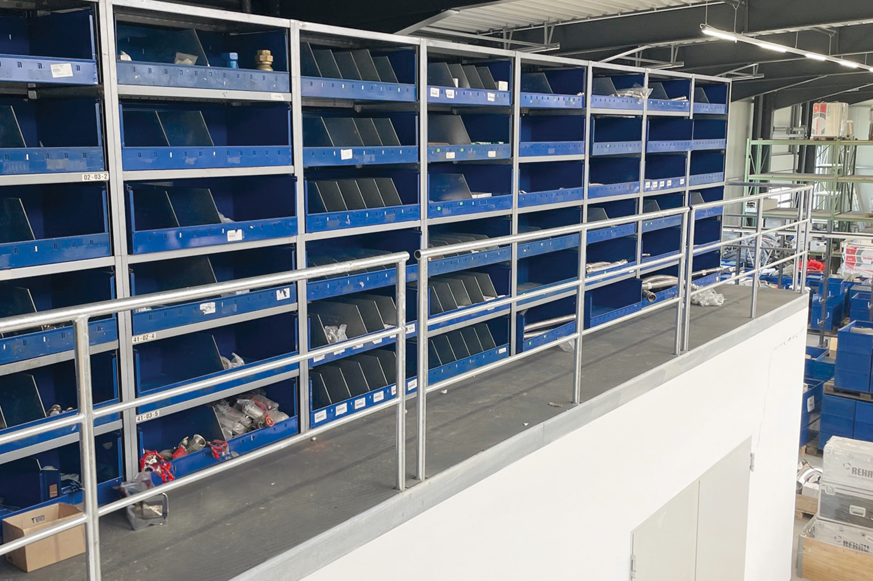 Bestandregalanlage neu aufgestellt. Bestandregalanlage neu aufgestellt.