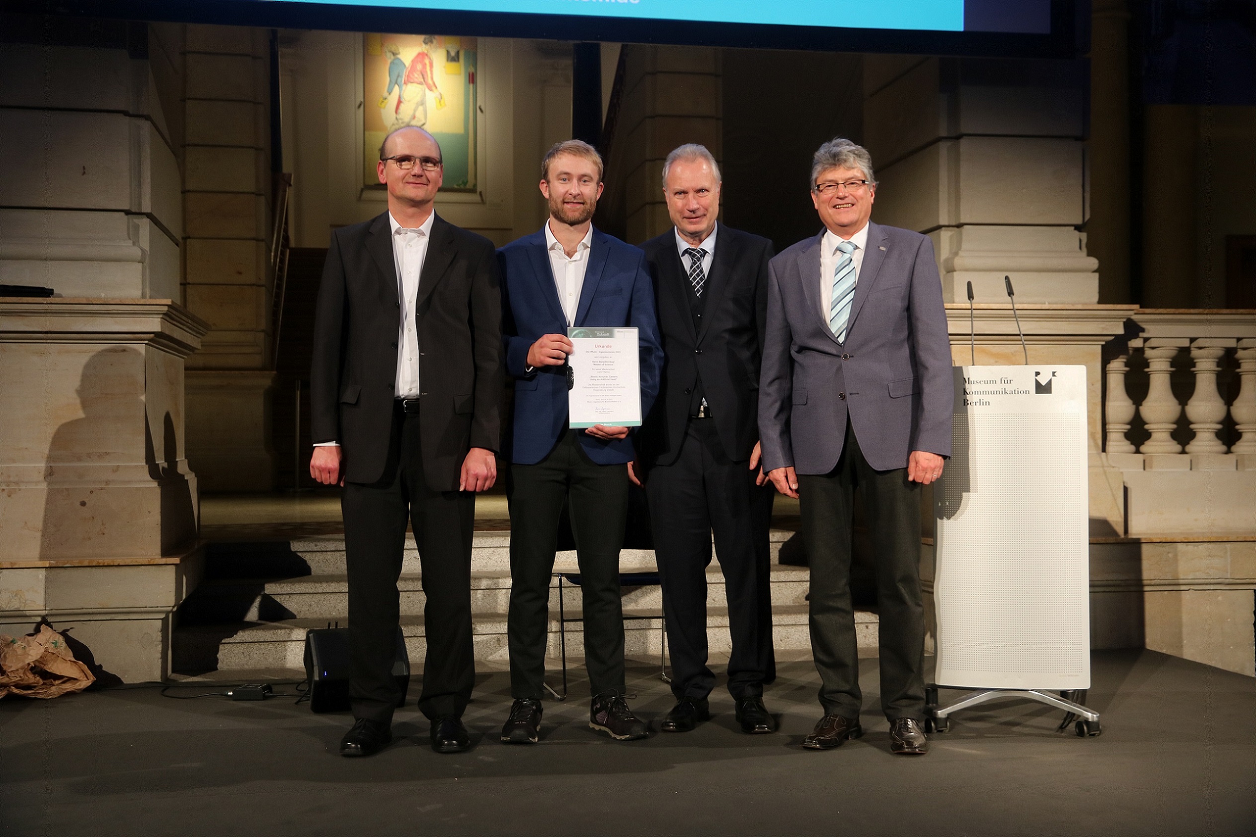 Foto: Abdruck honorarfrei: v.l.n.r.: Prof. Dr. Armin Sehr, Benedikt Bugl, Heinz Leymann, Prof. Dr. Rainer Holmer Foto: Abdruck honorarfrei: v.l.n.r.: Prof. Dr. Armin Sehr, Benedikt Bugl, Heinz Leymann, Prof. Dr. Rainer Holmer