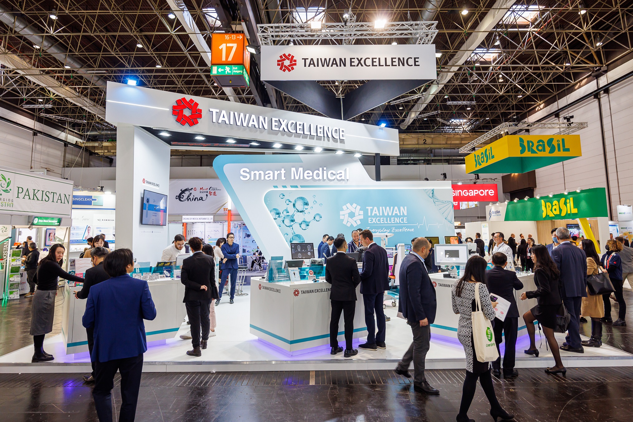 Am Taiwan Excellence Stand (Halle 17/C16) finden die Besucher der diesjährigen MEDICA preisgekrönte Produktneuheiten. Am Taiwan Excellence Stand (Halle 17/C16) finden die Besucher der diesjährigen MEDICA preisgekrönte Produktneuheiten.