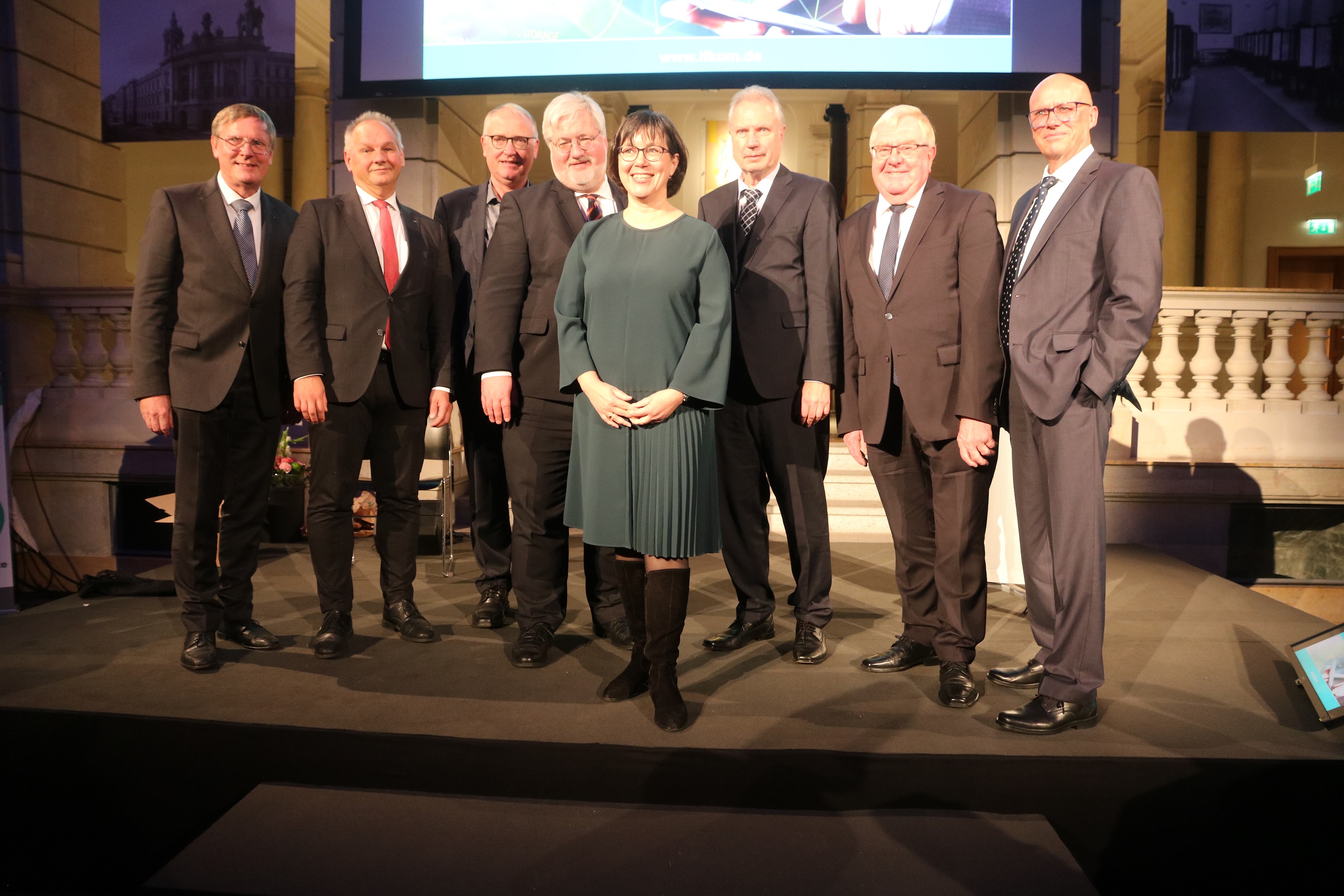 Foto: Abdruck honorarfrei: v.l.n.r.: R.Genderka,M.Stein,K.Mindrup,S.Albani,A. Schaluschke,H.Leymann,R.Sendker,F.-J.Müller Foto: Abdruck honorarfrei: v.l.n.r.: R.Genderka,M.Stein,K.Mindrup,S.Albani,A. Schaluschke,H.Leymann,R.Sendker,F.-J.Müller
