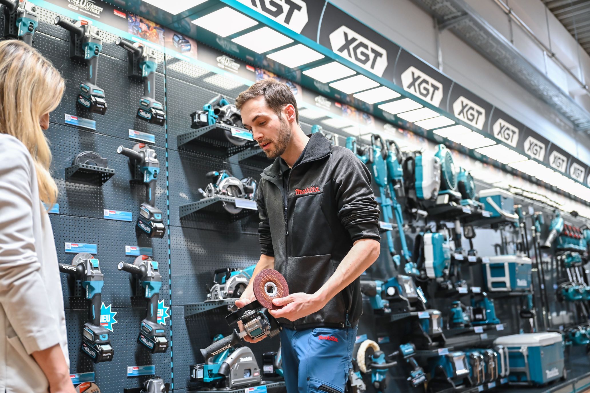 Makita suchte einen One-Stop-Supplier. Bei KRIEG gibt es zum Arbeitsplatz alles aus einer Hand. (Bildquelle: KRIEG) Makita suchte einen One-Stop-Supplier. Bei KRIEG gibt es zum Arbeitsplatz alles aus einer Hand. (Bildquelle: KRIEG)