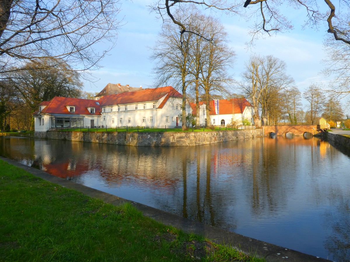 Der Ort für besondere Feiern auf Usedom - das Wasserschloss Mellenthin