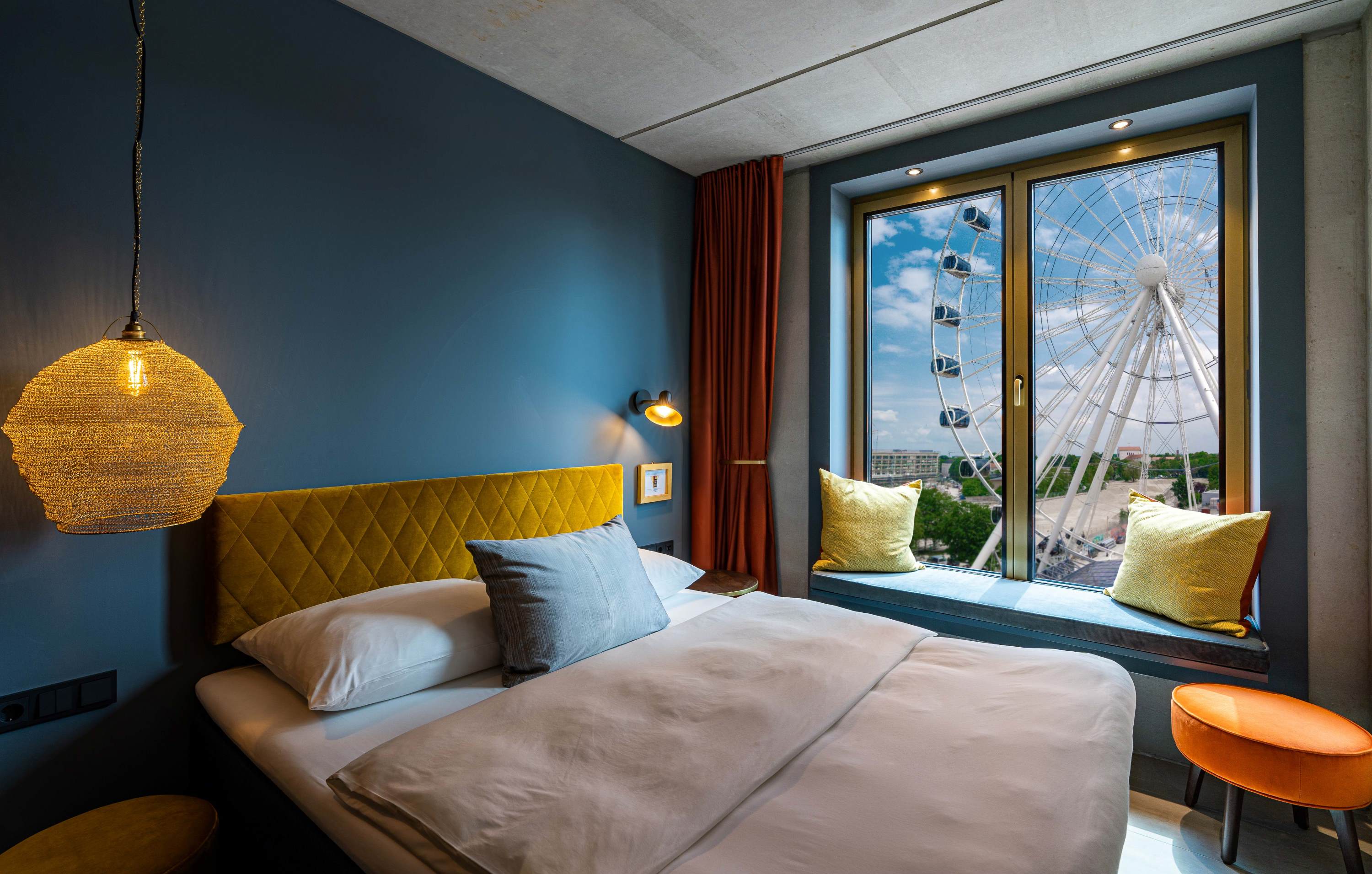 Standardzimmer im gambino hotel Werksviertel mit Blick zum Riesenrad Standardzimmer im gambino hotel Werksviertel mit Blick zum Riesenrad