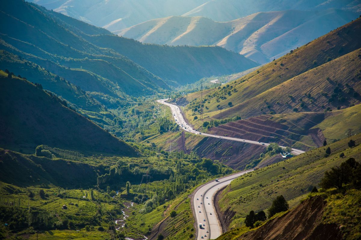 Wie Temperaturkontrollierte Transporte nach Usbekistan Lebensmittel und Medikamente ans Ziel (© ) Wie Temperaturkontrollierte Transporte nach Usbekistan Lebensmittel und Medikamente ans Ziel (© )