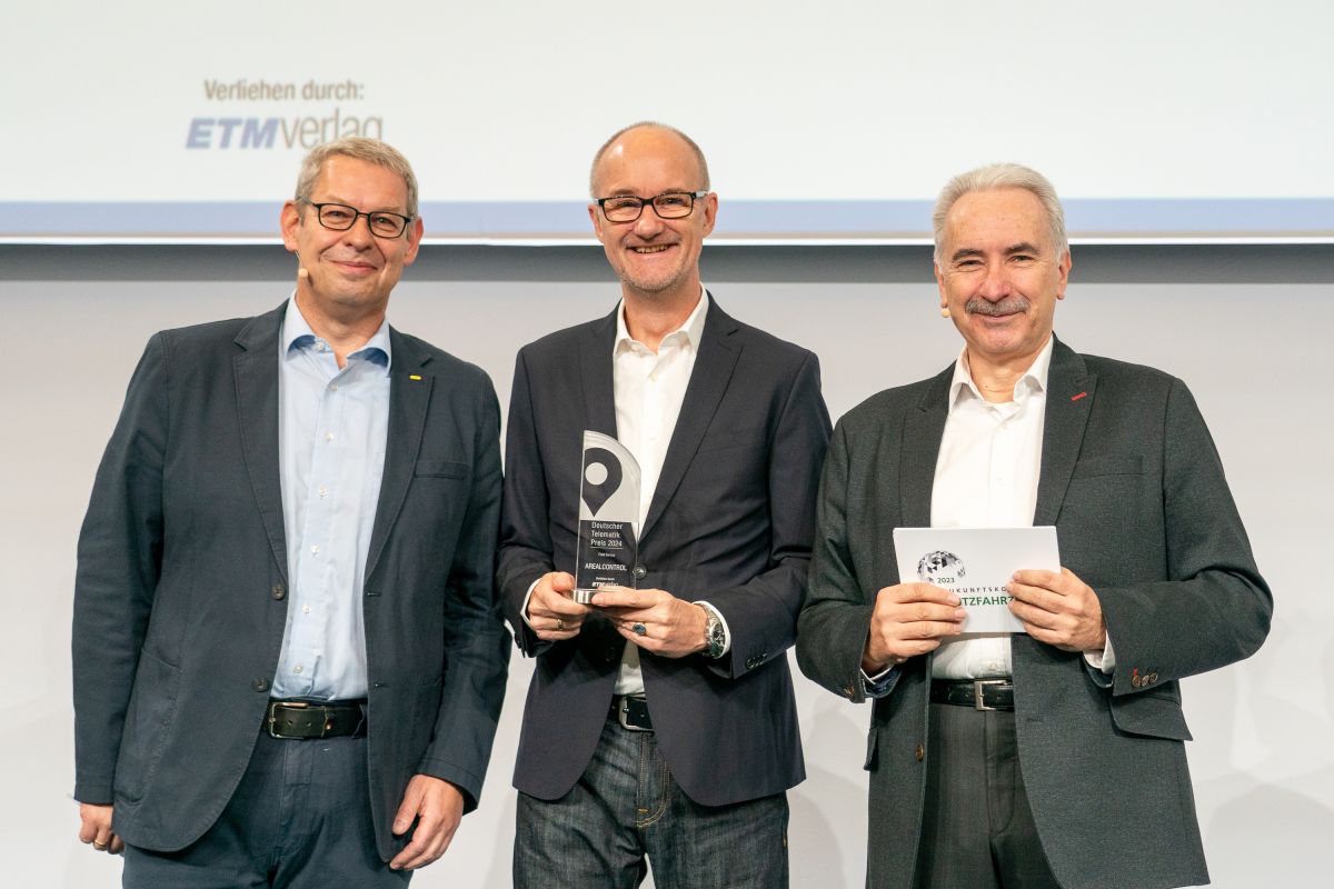 O. Trost, GF ETM, U. Rechtsteiner, GF Arealcontrol, Prof. Dr.-Ing. H.-L. Dudek, Dekan DHBW RV O. Trost, GF ETM, U. Rechtsteiner, GF Arealcontrol, Prof. Dr.-Ing. H.-L. Dudek, Dekan DHBW RV