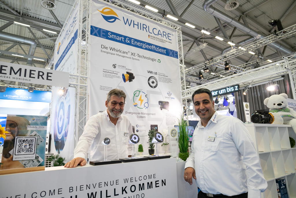 Inhaber Otmar Knoll und Theo Panagiotidis mit den neuen, innovativen Various Hydrojets (Die Bildrechte liegen bei dem Verfasser der Mitteilung.)