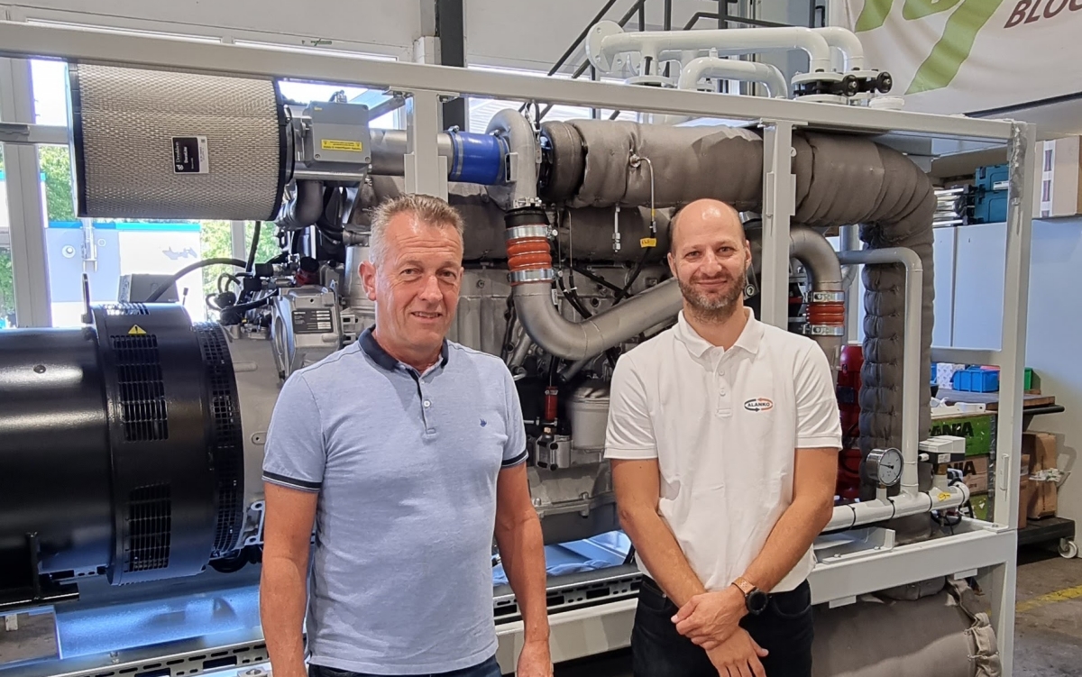 Adnan Hadzic (Alanko) und Jörg Tuxhorn vor dem BHKW (Bildquelle: Foto: Alanko) Adnan Hadzic (Alanko) und Jörg Tuxhorn vor dem BHKW (Bildquelle: Foto: Alanko)