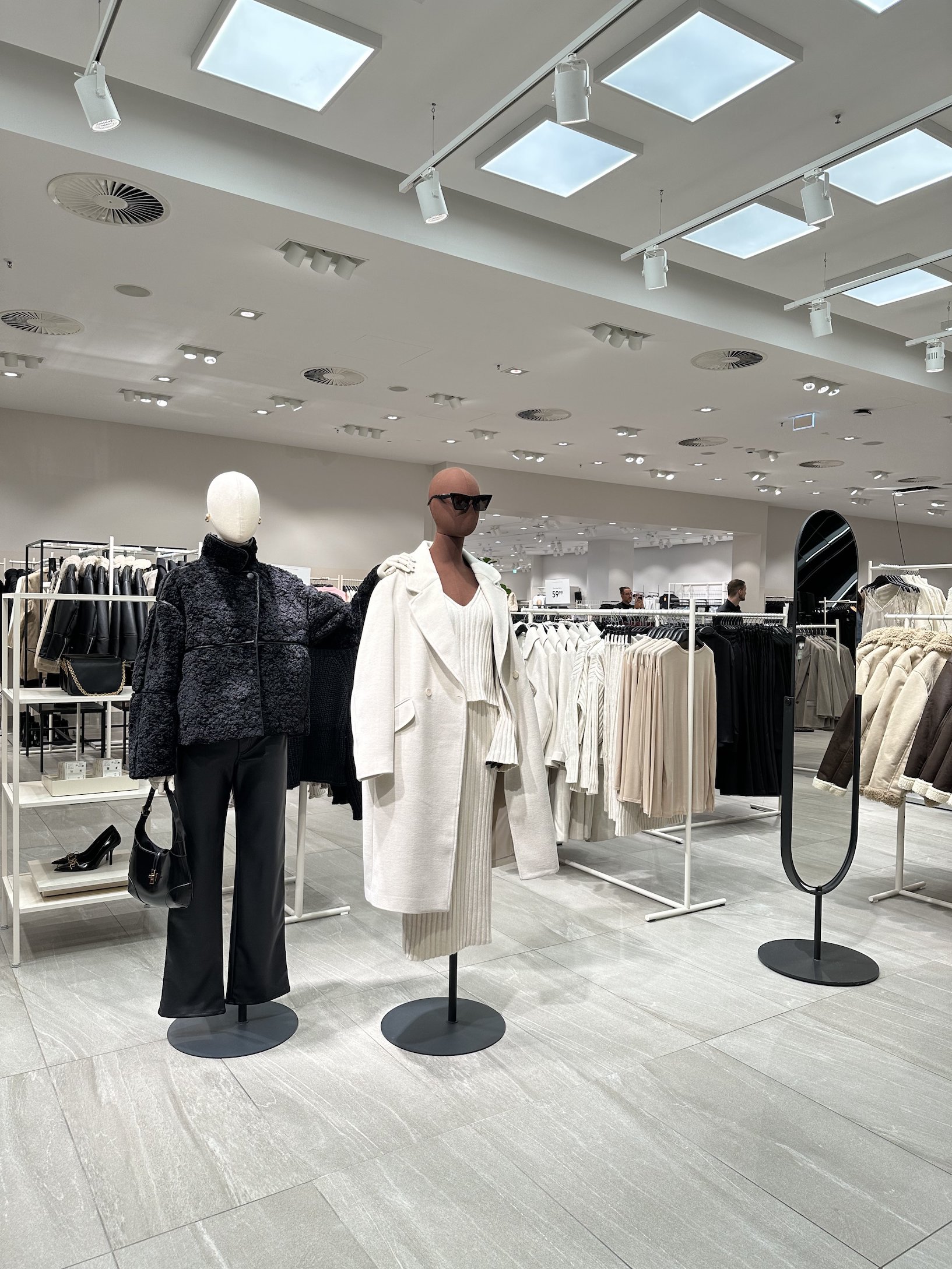 Nach großem Umbau feierte H&M Wiedereröffnung im ALEXA am Alexanderplatz (Bildquelle: Sonae Sierra)