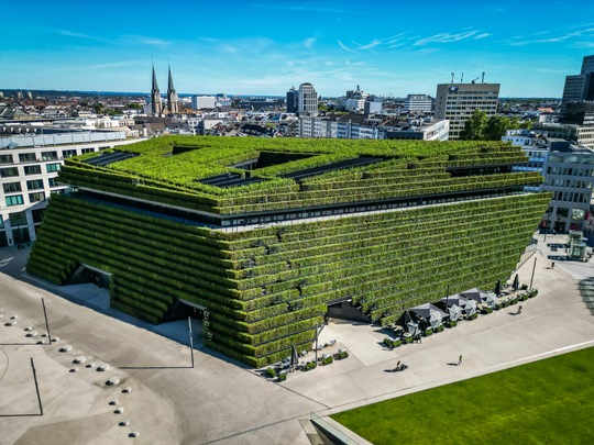 Das Geschäfts- und Bürogebäude Kö-Bogen II in Düsseldorf (Bildquelle: Jürgen Binaisch / GEZE GmbH) Das Geschäfts- und Bürogebäude Kö-Bogen II in Düsseldorf (Bildquelle: Jürgen Binaisch / GEZE GmbH)