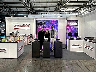 Neumärker Messestand mit Messeteam - vollständige B.U. s. unten im Text