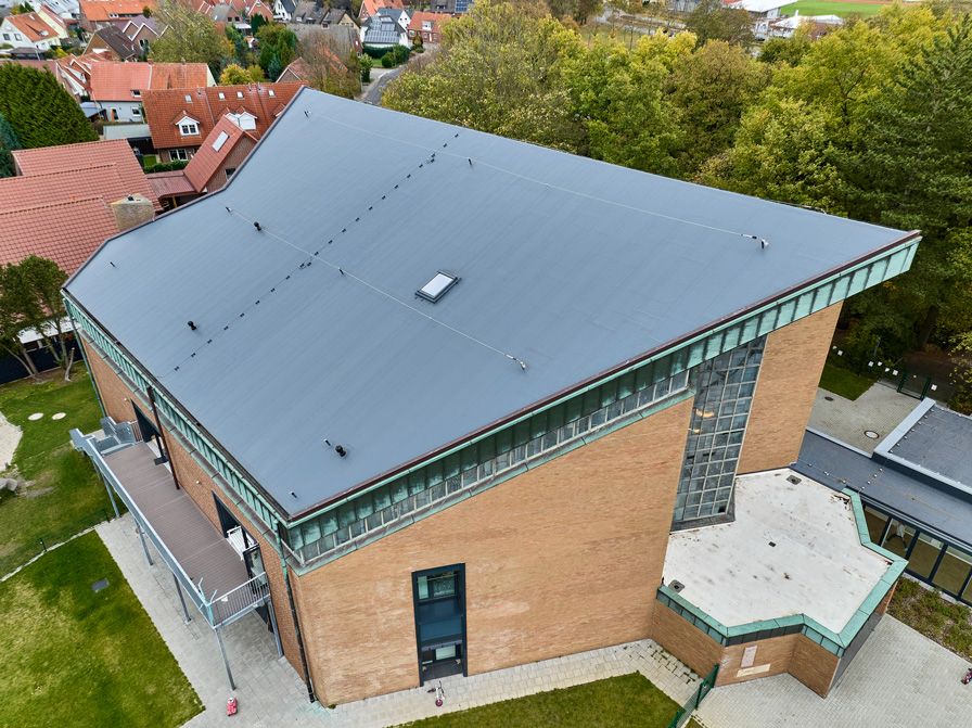 alwitra EVALON®auf saniertem Dach der ehemaligen Kirche St. Michael in Lingen-Reuschberge (Bildquelle: alwitra/Sven-Erik Tornow)