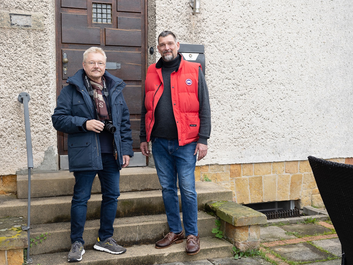Der Gutachter Dr. Geerd Dahms (links) nahm gemeinsam mit Robert Hase von der FIM Gruppe das Haus Am Laibach 30 in Augenschein. Der Gutachter Dr. Geerd Dahms (links) nahm gemeinsam mit Robert Hase von der FIM Gruppe das Haus Am Laibach 30 in Augenschein.