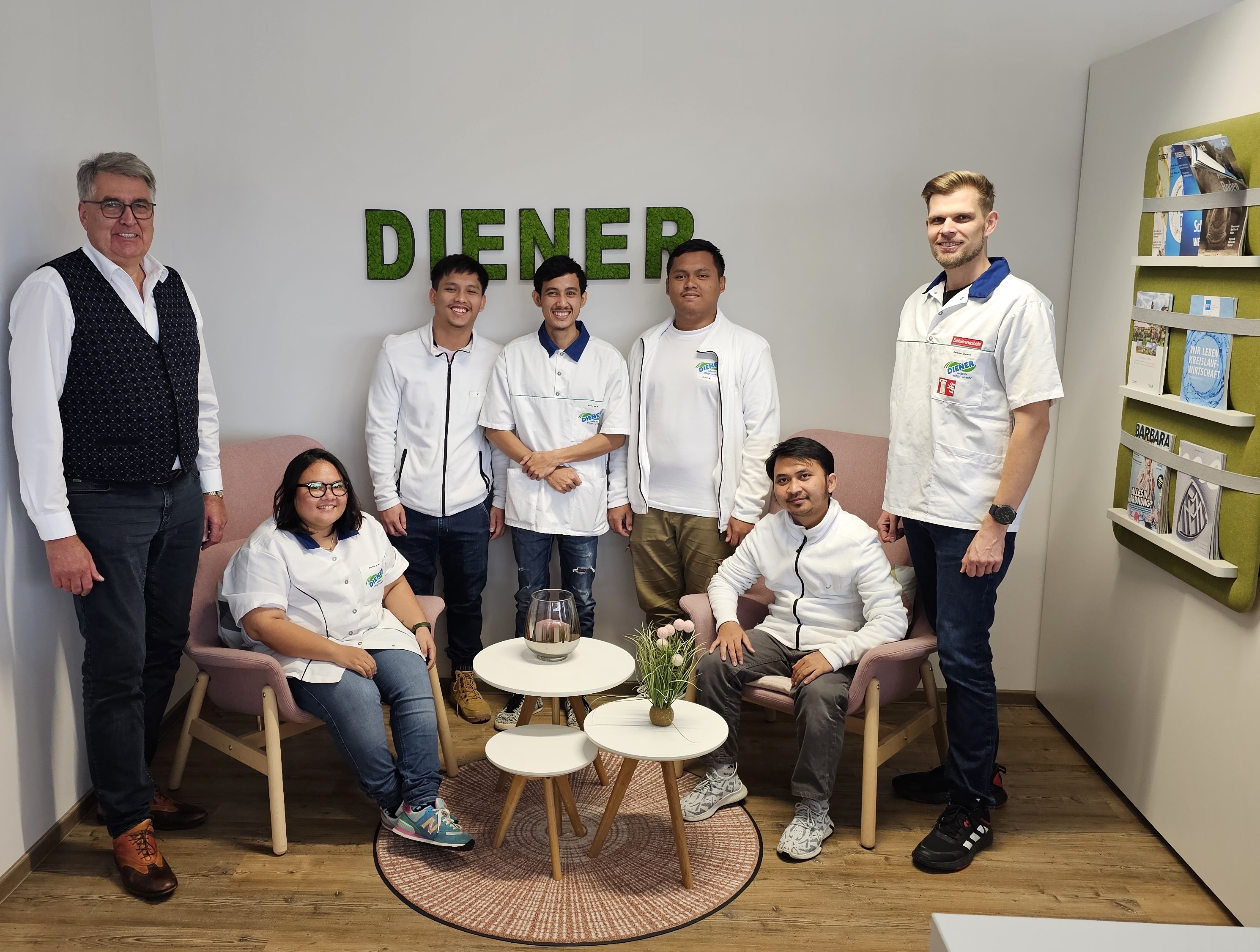 Familie Diener und Auszubildende/Servitex-Wäscherei Diener. Familie Diener und Auszubildende/Servitex-Wäscherei Diener.