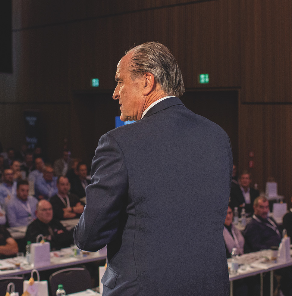 Leadership-Vortrag: Was macht gute Führungskräfte aus? Der Flugkapitän Bruno Dobler klärt auf. (Die Bildrechte liegen bei dem Verfasser der Mitteilung.) Leadership-Vortrag: Was macht gute Führungskräfte aus? Der Flugkapitän Bruno Dobler klärt auf. (Die Bildrechte liegen bei dem Verfasser der Mitteilung.)