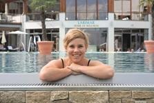 Nicole Schmidhofer im Infinity Sportpool (Hotel & Spa Larimar)