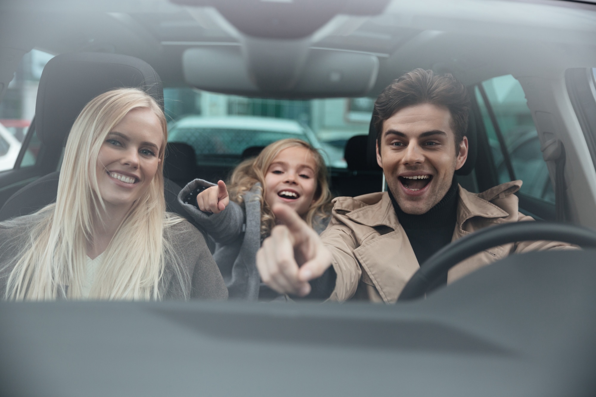 Vom Wohnzimmer ins Auto. Video- und Audio-Entertainment von Xperi. (Bildquelle: drobotdean auf Freepik.)