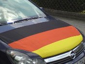Nun werden wieder Autos zur WM beflaggt Nun werden wieder Autos zur WM beflaggt