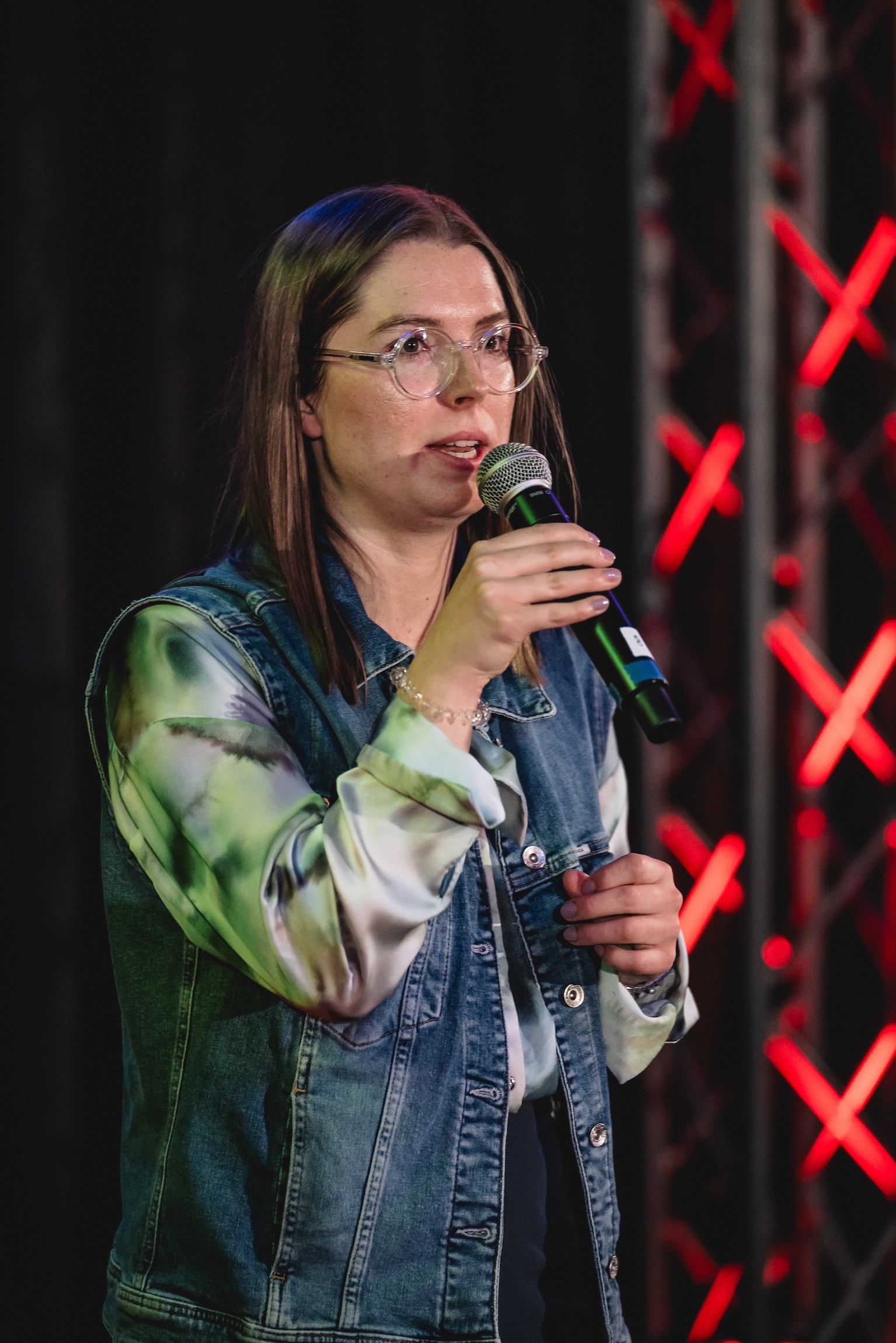 Die Expertin Janina Berchtold bei ihrer Siegesrede auf dem Speaker Slam. Foto: Justin Bockey (Die Bildrechte liegen bei dem Verfasser der Mitteilung.) Die Expertin Janina Berchtold bei ihrer Siegesrede auf dem Speaker Slam. Foto: Justin Bockey (Die Bildrechte liegen bei dem Verfasser der Mitteilung.)