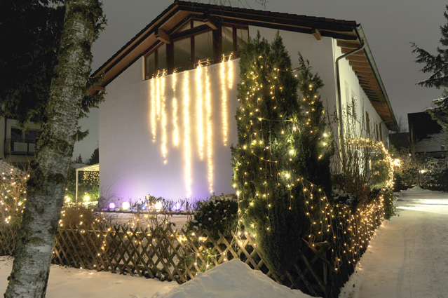 Auch während der Weihnachtszeit sollten Nachbarn Rücksicht aufeinander nehmen. (Bildquelle: ERGO Group) Auch während der Weihnachtszeit sollten Nachbarn Rücksicht aufeinander nehmen. (Bildquelle: ERGO Group)