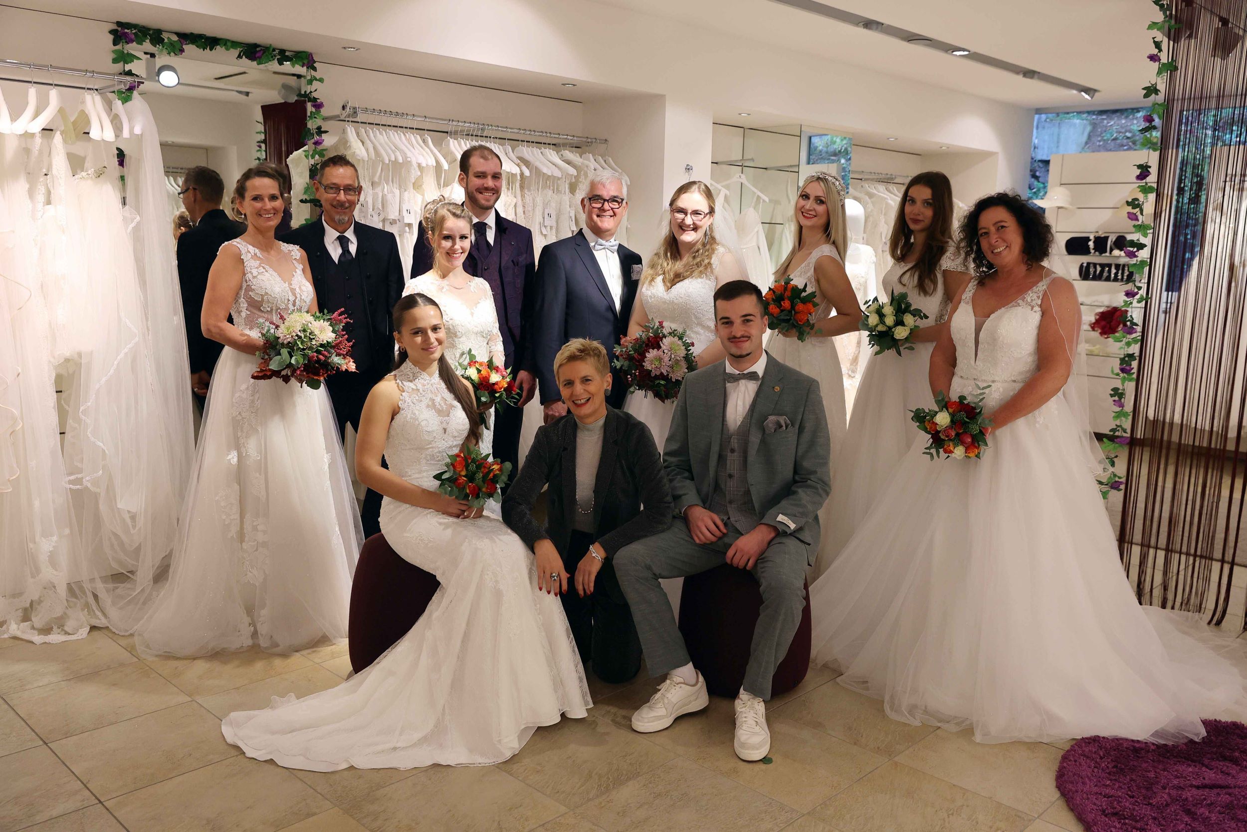 Sabine Kuch (Mitte) verwandelte ihre stilvolle Brautboutique #hausderbraut in einen catwalk (Bildquelle: @rimapress)