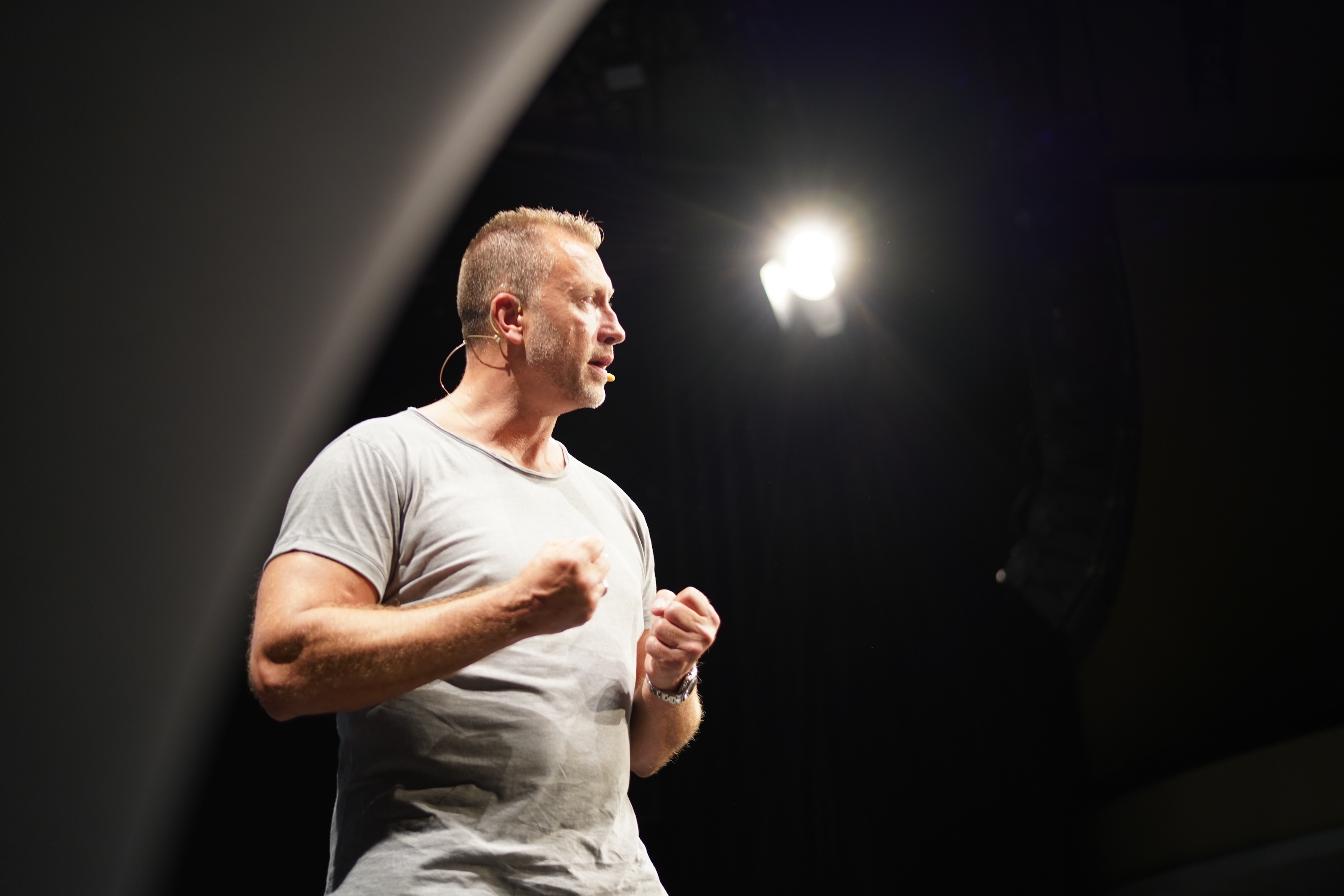 Marcell Engel bietet im Rahmen des Programms 