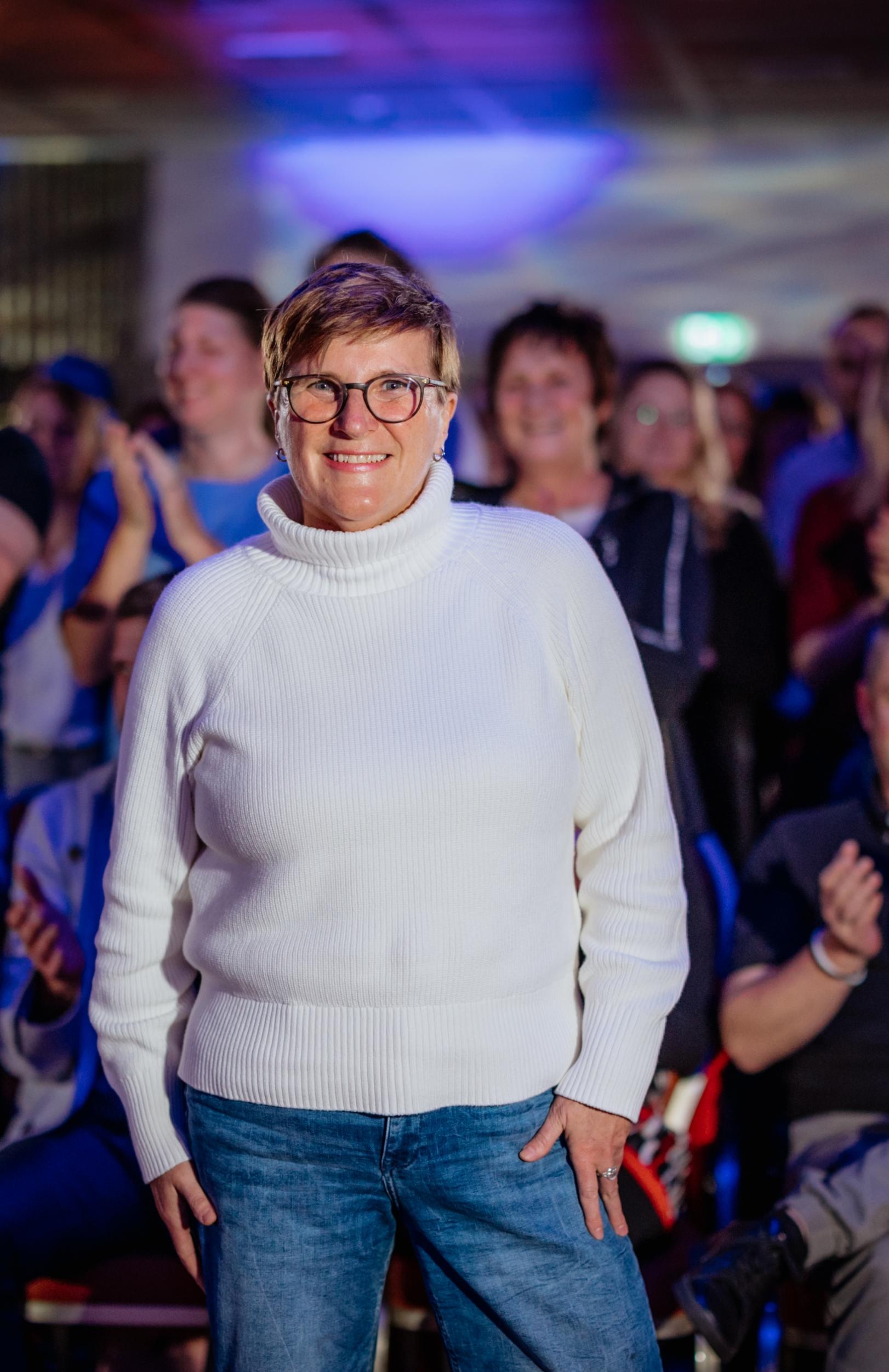 Die Expertin Christel Maria Klinger beim Event des internationalen Speaker-Slams vor dem begeisterte Publikum Die Expertin Christel Maria Klinger beim Event des internationalen Speaker-Slams vor dem begeisterte Publikum