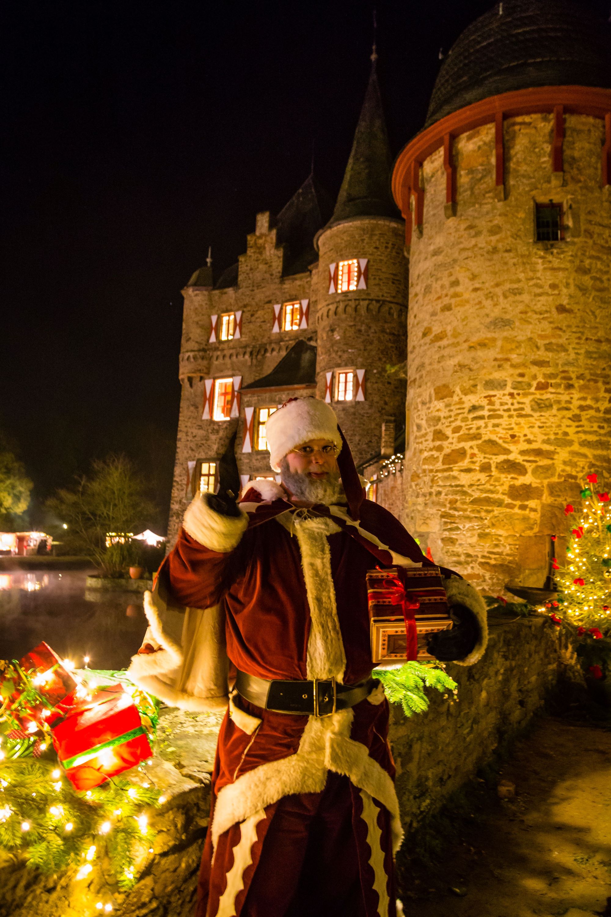 Weihnachtsmarkt Burg Satzvey. Foto: Mike Göhre Der Fotoschmied Weihnachtsmarkt Burg Satzvey. Foto: Mike Göhre Der Fotoschmied