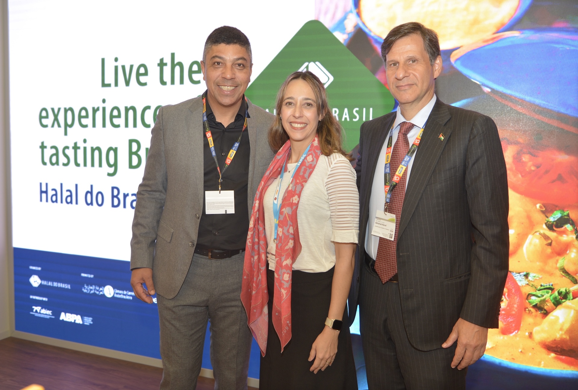 v.l.n.r. Giovane Elber, Fernanda Dantas und Mohamad Mourad (CCAB) auf der Anuga, Bild von M.Maranhao (Die Bildrechte liegen bei dem Verfasser der Mitteilung.)