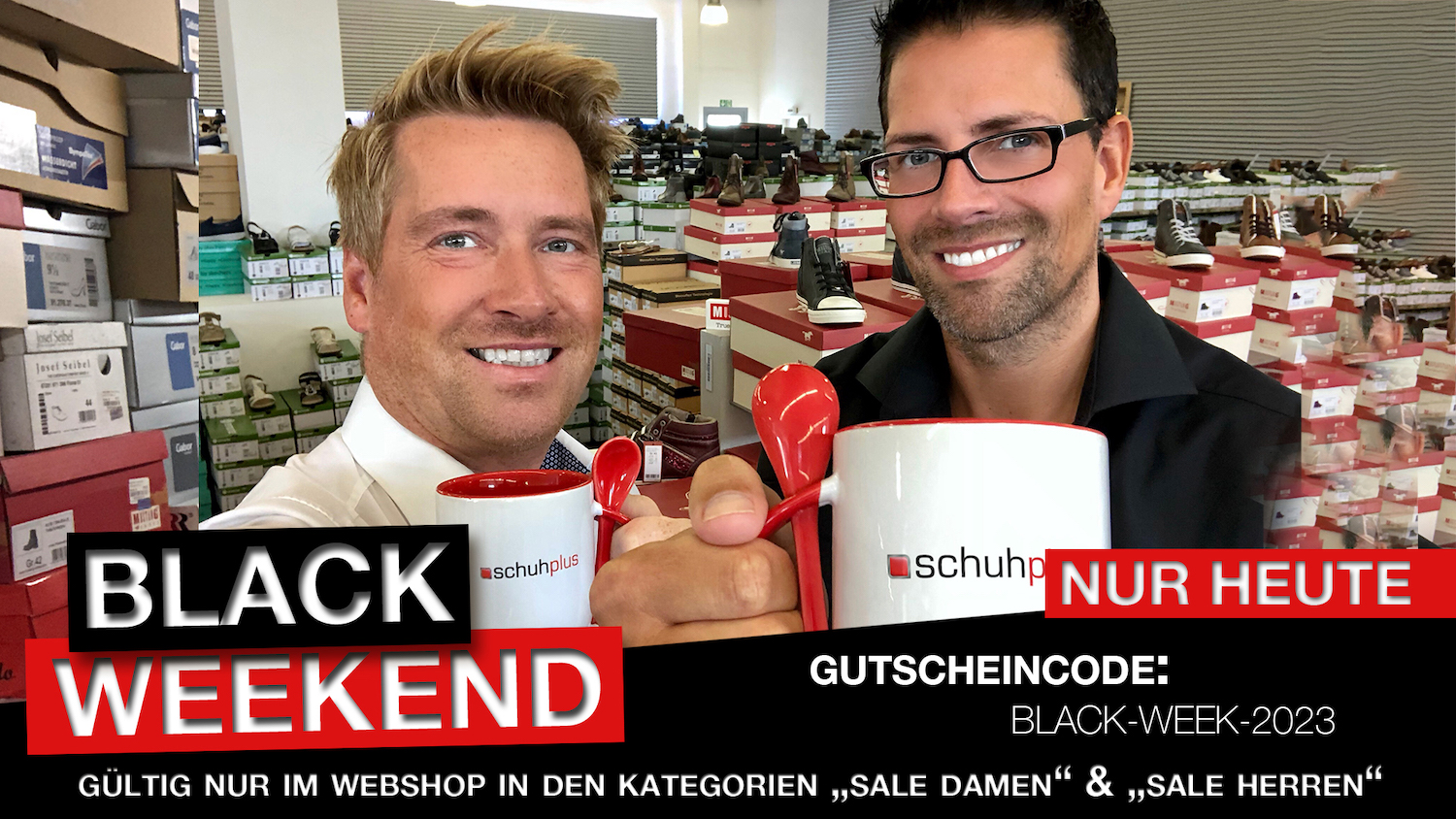 Kay Zimmer (l.) und Georg Mahn (r.) freuen sichüber die SALE-Woche"Black Week" bei schuhplus (Die Bildrechte liegen bei dem Verfasser der Mitteilung.)