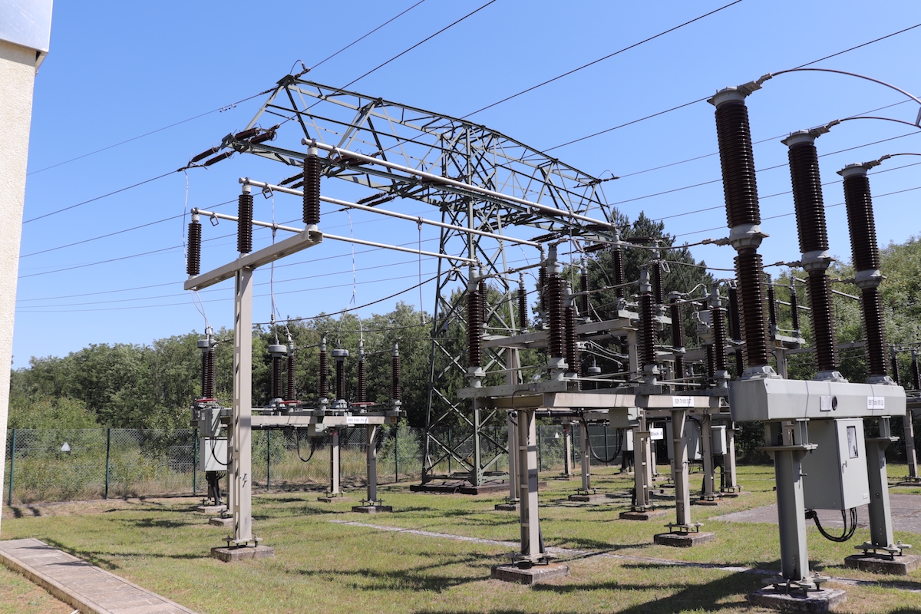 Netzausbau: E.DIS plant die Netzentwicklung vorausschauend, um mehr grünen Strom einzuspeisen und transportieren zu können. Netzausbau: E.DIS plant die Netzentwicklung vorausschauend, um mehr grünen Strom einzuspeisen und transportieren zu können.