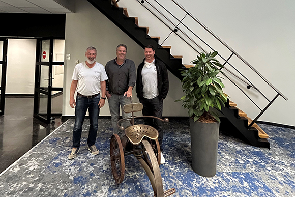 Gebhard Hofstetter (li.), DIETZ-POWER Co-Founder Dick van de Beek und Harald Sieweke (re.)
