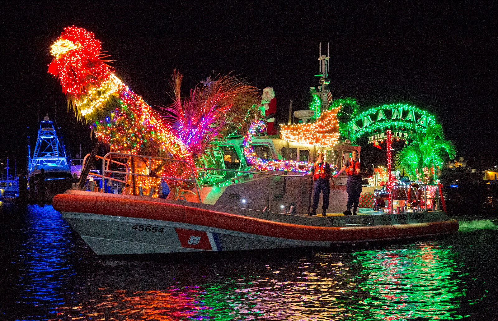 In der Vorweihnachtszeit kreuzen festlich beleuchtete Boote vor den Florida Keys. (Bildquelle: Carol Tedesco, Florida Keys News Bureau) In der Vorweihnachtszeit kreuzen festlich beleuchtete Boote vor den Florida Keys. (Bildquelle: Carol Tedesco, Florida Keys News Bureau)