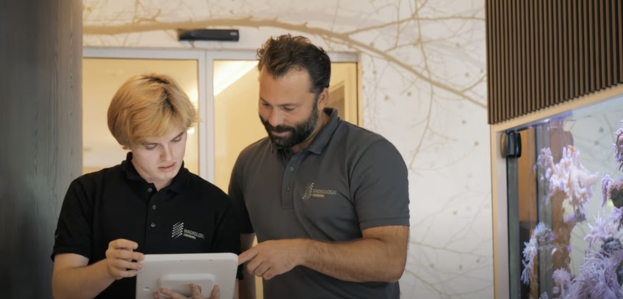 Dr. Dannenmaier und Alvaro in der Praxis (Die Bildrechte liegen bei dem Verfasser der Mitteilung.) Dr. Dannenmaier und Alvaro in der Praxis (Die Bildrechte liegen bei dem Verfasser der Mitteilung.)