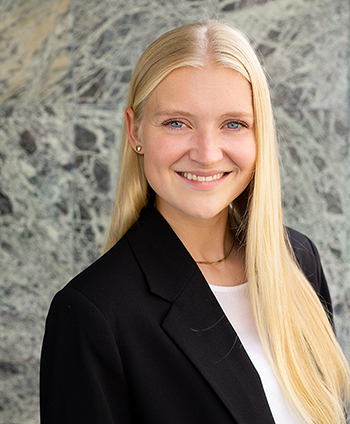 Lea Schumacher, Immobilienkauffrau (IHK); Bildquelle: OTTO STÖBEN GmbH Lea Schumacher, Immobilienkauffrau (IHK); Bildquelle: OTTO STÖBEN GmbH