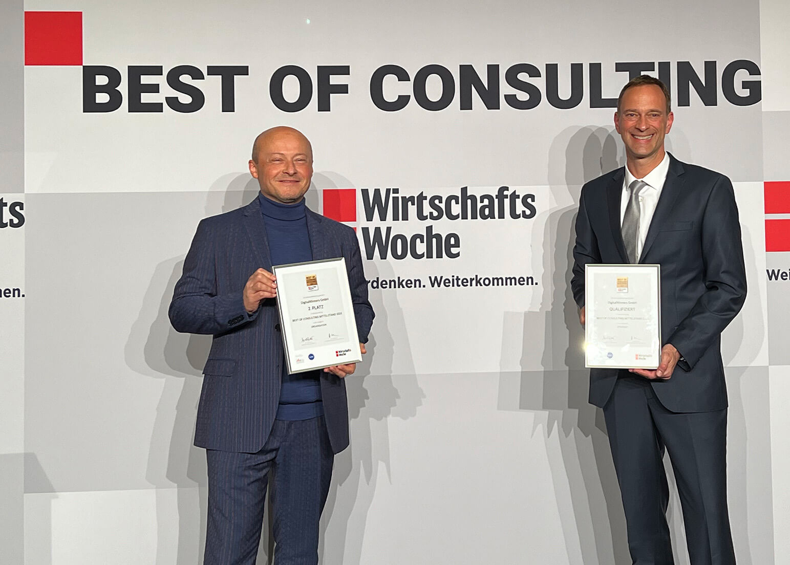 Preisverleihung -Übergabe der beiden Awards an Erno Marius Obogeanu-Hempel und Gerald Draht (Die Bildrechte liegen bei dem Verfasser der Mitteilung.) Preisverleihung -Übergabe der beiden Awards an Erno Marius Obogeanu-Hempel und Gerald Draht (Die Bildrechte liegen bei dem Verfasser der Mitteilung.)