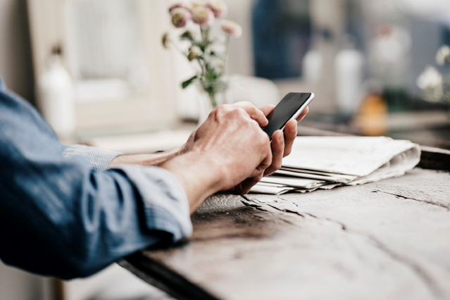 Smartphone-Nutzer sollten ihr Betriebssystem immer auf dem neuesten Stand halten. (Bildquelle: ERGO Group) Smartphone-Nutzer sollten ihr Betriebssystem immer auf dem neuesten Stand halten. (Bildquelle: ERGO Group)