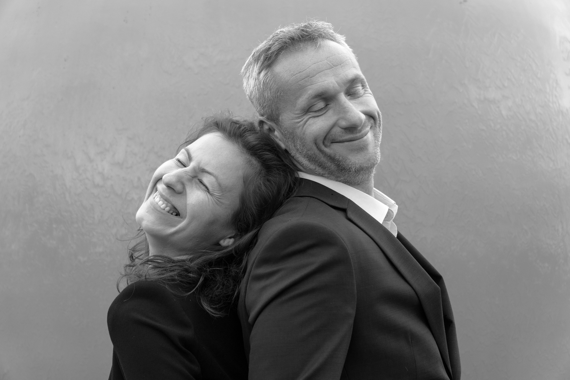 Dieses Paar erneuert seine Liebe in einer bewegenden Eheerneuerung Dieses Paar erneuert seine Liebe in einer bewegenden Eheerneuerung