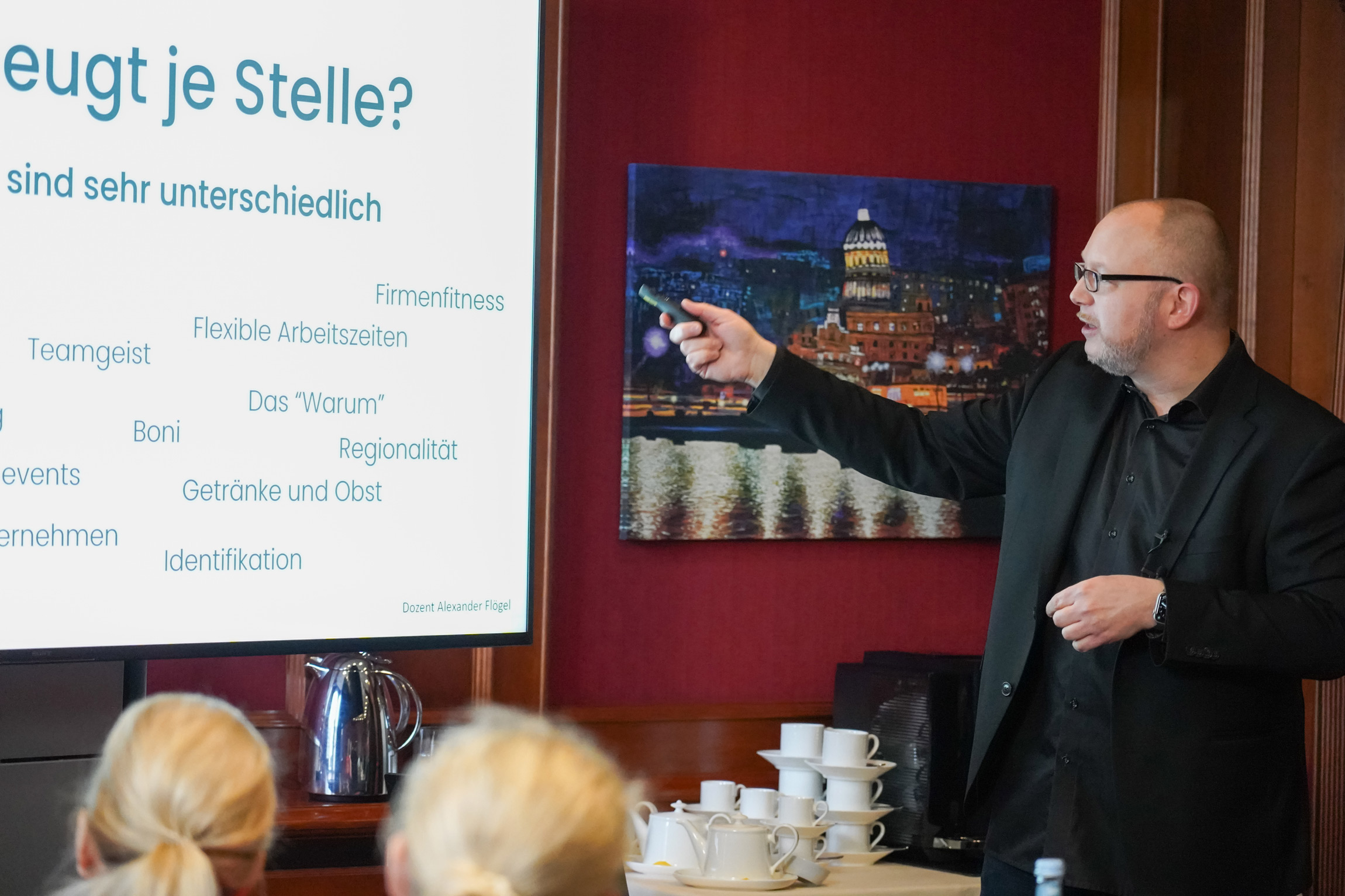 Alexander Flögel im Seminar zum Thema Fachkräftemangelüberwinden (Die Bildrechte liegen bei dem Verfasser der Mitteilung.) Alexander Flögel im Seminar zum Thema Fachkräftemangelüberwinden (Die Bildrechte liegen bei dem Verfasser der Mitteilung.)