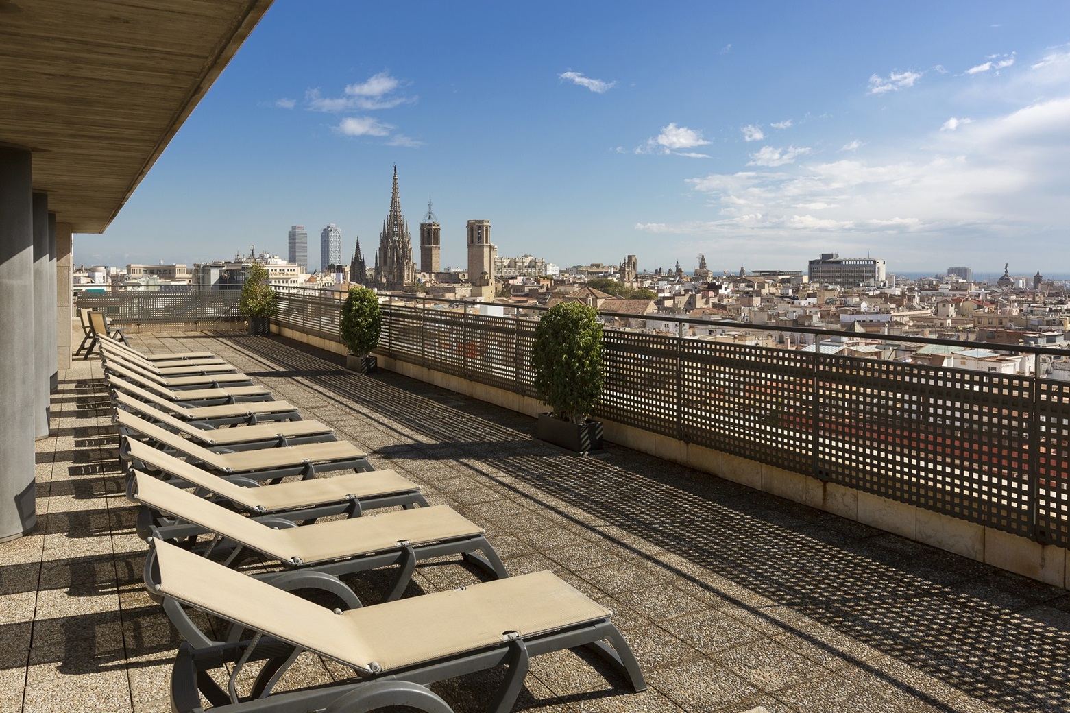 Die Dachterrasse des Citadines Ramblas Barcelona bietet einen wunderbaren Ausblick. (Bildquelle: Fabrice Rambert)
