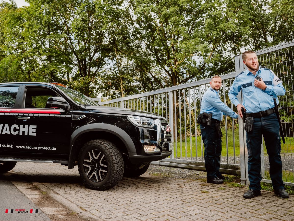 Häufig diskutiert - Bewachung von militärischen Einrichtungen durch Sicherheitsdienste (© secura protect Holding GmbH) Häufig diskutiert - Bewachung von militärischen Einrichtungen durch Sicherheitsdienste (© secura protect Holding GmbH)