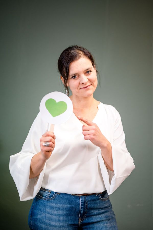 Kelly Malottke hat nur eine Mission: Eltern und Kindern mit Babyzeichensprache liebevoll verbinden (© Justin Bockey) Kelly Malottke hat nur eine Mission: Eltern und Kindern mit Babyzeichensprache liebevoll verbinden (© Justin Bockey)