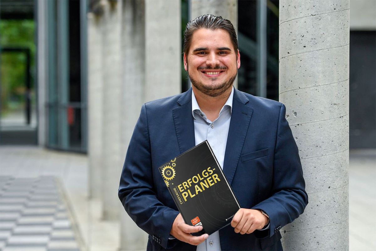 Bestseller Autor und Vertriebsexperte Tobias Epple (© Horst Dömötör) Bestseller Autor und Vertriebsexperte Tobias Epple (© Horst Dömötör)