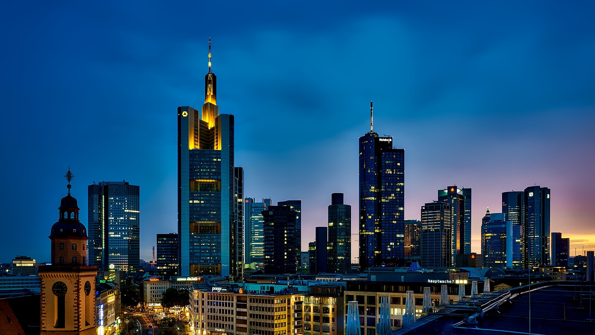 Finde einen Trauredner für eine Freie Trauung in Frankfurt